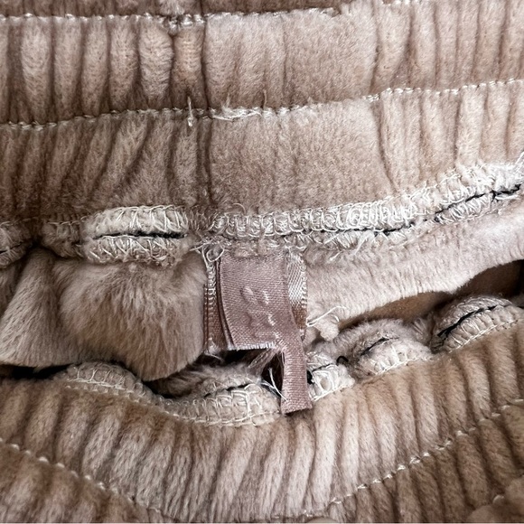 SKIMS Sienna White Leg Velour Track Pants - Picture 4 of 6